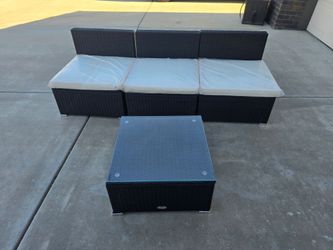 4pc Wicker Outdoor Patio furniture set needs back pillows