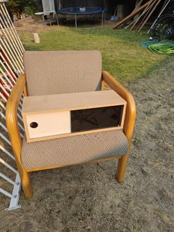Beautiful cabinet and chair total 5 dollars.