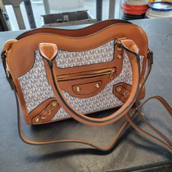 0lMichael Kors Sheila Small Center Zip Satchel Shoulder Crossbody Bag MK Brown