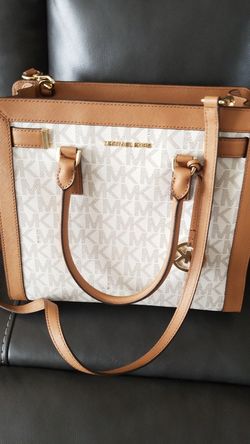 Michael Kors Authentic Handbag 3 inside pockets