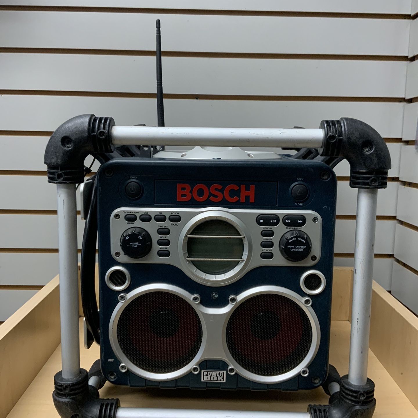 Bosch 18V Power Box Job Site CD Player Radio Charger Bluetooth Am Fm Aux  Speaker - Boom Box