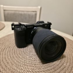 Sony a6400 Camera 4K + Sigma 16mm f1.4 + RODE VideoMic Pro+