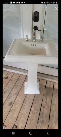 Koeler Pedestal Sink
