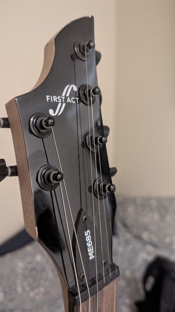 Fist Act ME685 Electric Guitar