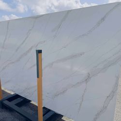 QUARTZ STONE SLABS SUPER JUMBO IN CALACATTA LEON GOLD 📏Each slabs cover  75.7 sq.ft, Thickness 3 cm 🔥Price $915 per Slab🔥 