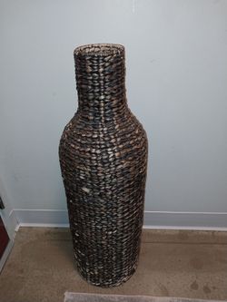 Large Decorative Woven Floor Vase – Excellent Condition