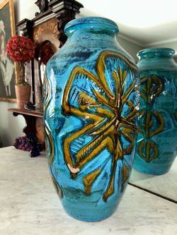 Mid Century Modern Vintage West German Fat Lava vase made by Carstens Tonnieshof.