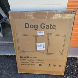 Extra Wide Clear Dog Gate 31" Tall Clear Acrylic Freestanding Dog gate Transparent Pet Gate for Doorways Stairs 3 Panel(55"-70" W)