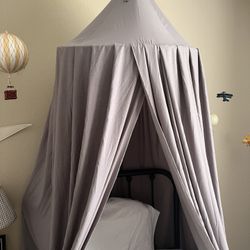 Grey Canopy 