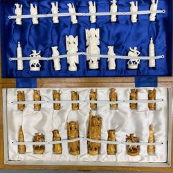 Chess set - Antique hand carved