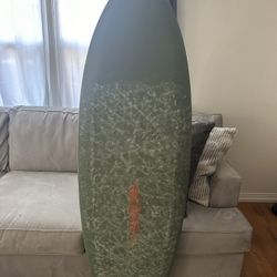 JS Surfboard Short board 5’8