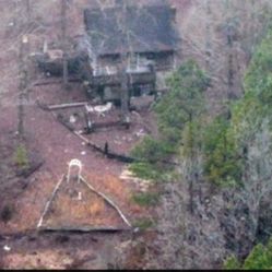 3 Story Cabin/man-made Pond 20 Acres