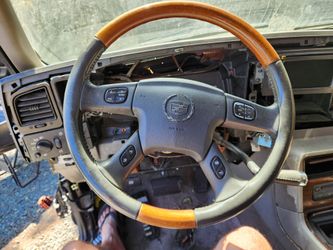 Parts o3 escalade  steering wheel