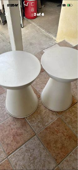 Pier 1 metal white round table
