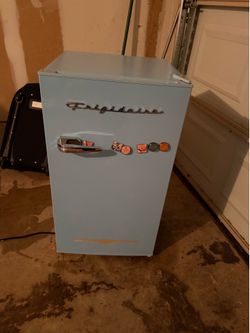 Mini Frigidaire fridge