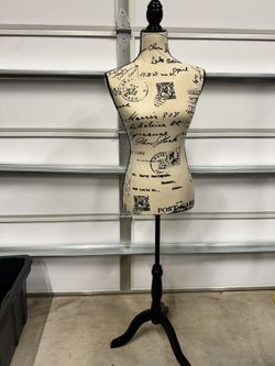 Female mannequin bust