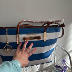 A Big Purse 👛 With A Small Wallet New