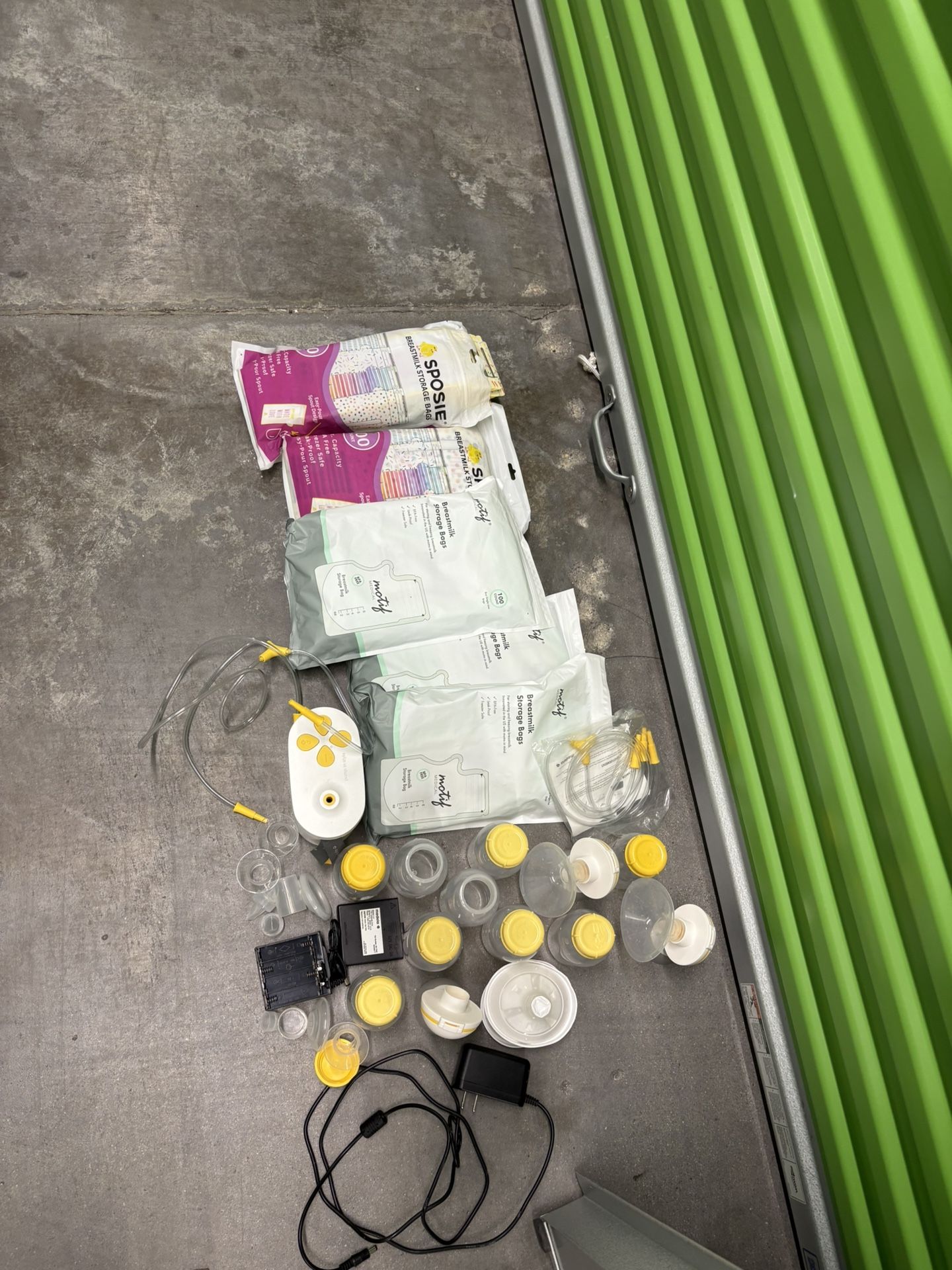 500 Breast milk Storage Bags & Medela breast Pump
