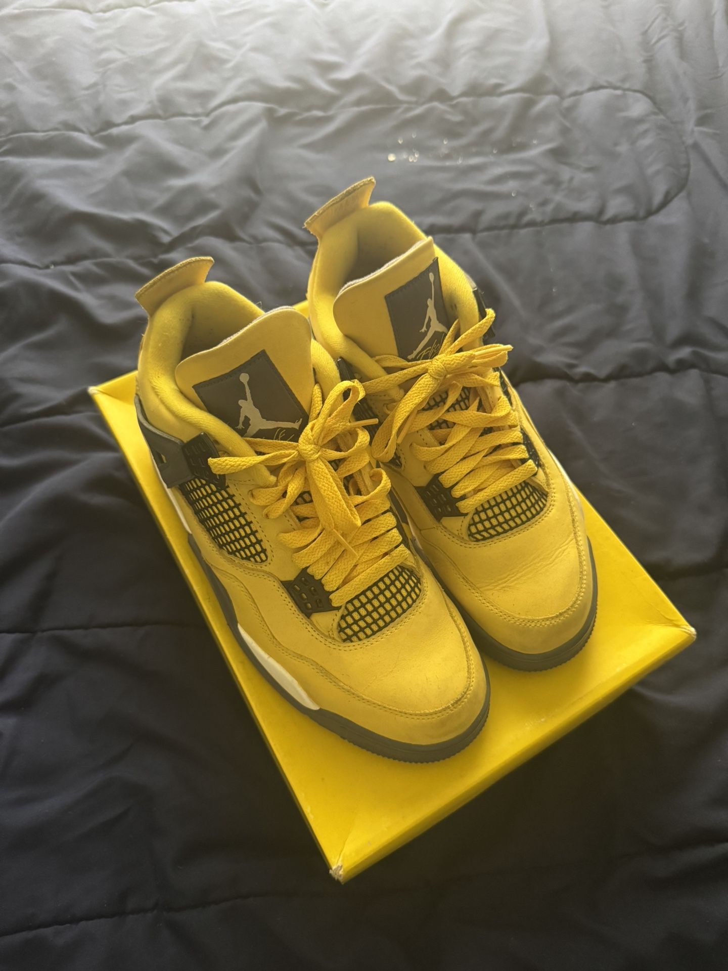 Air Jordan Retro 4 (Lightning)