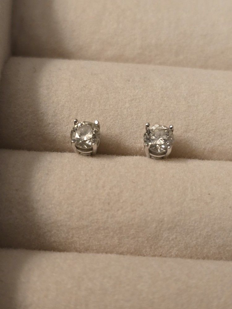 Diamond Whit Gold Earrings