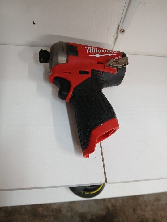 Milwaukee New Fuel Brushless M12 Surge 1/4 Hex Hydraulic Driver