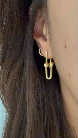 18K Gold T Hardware Design Earrings – 4g NOT GOLD PLATED