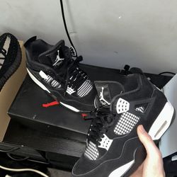 Jordan 4 Retro White Thunder (2024)