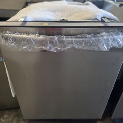 Frigidaire
Gallery 24 in Top Control Built-In Tall Tub 47 dBA Dishwasher in Stainless Steel with 7 Cycles and CleanBoost