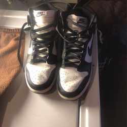 Nike Men 10 Size Shoes  White Black 