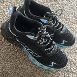 Non brand running shoes