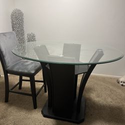 Table w/ Free Chair