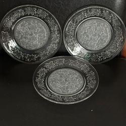 Princess House "Fantasia Pattern" 10"  Dinner Plate set of  3 Glass Poinsettia Vine Motif  