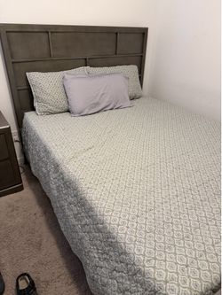Queen bedroom set bedframe, 2 night stands, and a dresser w/ mirror