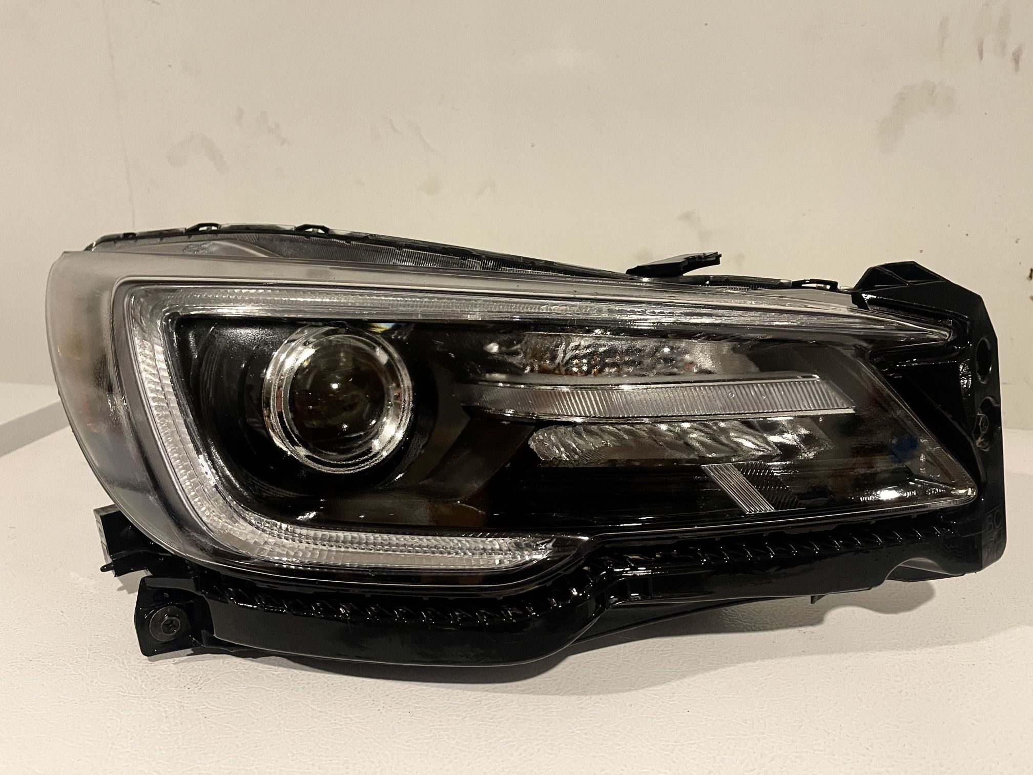Genuine 18-19 Subaru Legacy Outback Head Light Right LED