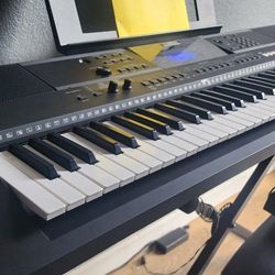 YAMAHA PSR EW 400 ELECTRICAL PIANO  76 Keys 