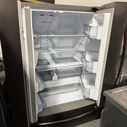 Se venda refrigeradora Samsung de 4 puertas con 4 meces de garantía 699$