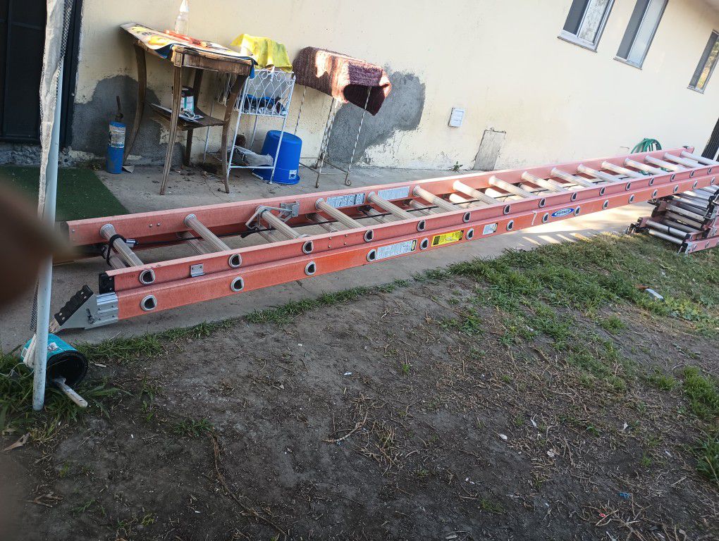28 Ft Fiberglass Extension Ladder 
