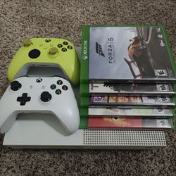Xbox One S, 2 Controllers, 5 Games 