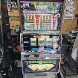 IGT SLOT MACHINE (TRIPLE DIAMOND)