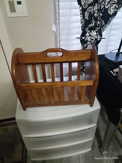 Wood magazine rack