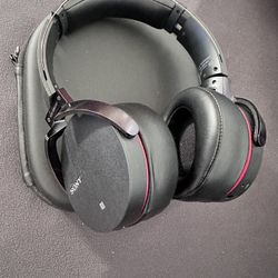 Sony MDR-XB950BT Extra Bass Bluetooth Wireless Headphones - New Condition