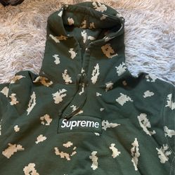 Supreme Hoodie 