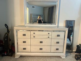 Queen sized bedroom suit