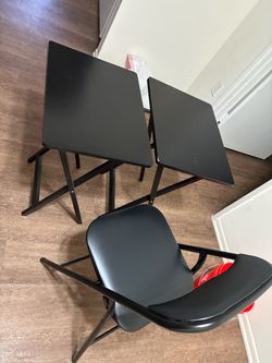 2 Folding trays & chair