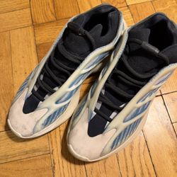 Adidas Yeezy 700 V3 kyanite Men's Sneakers Blue No Box Size 9