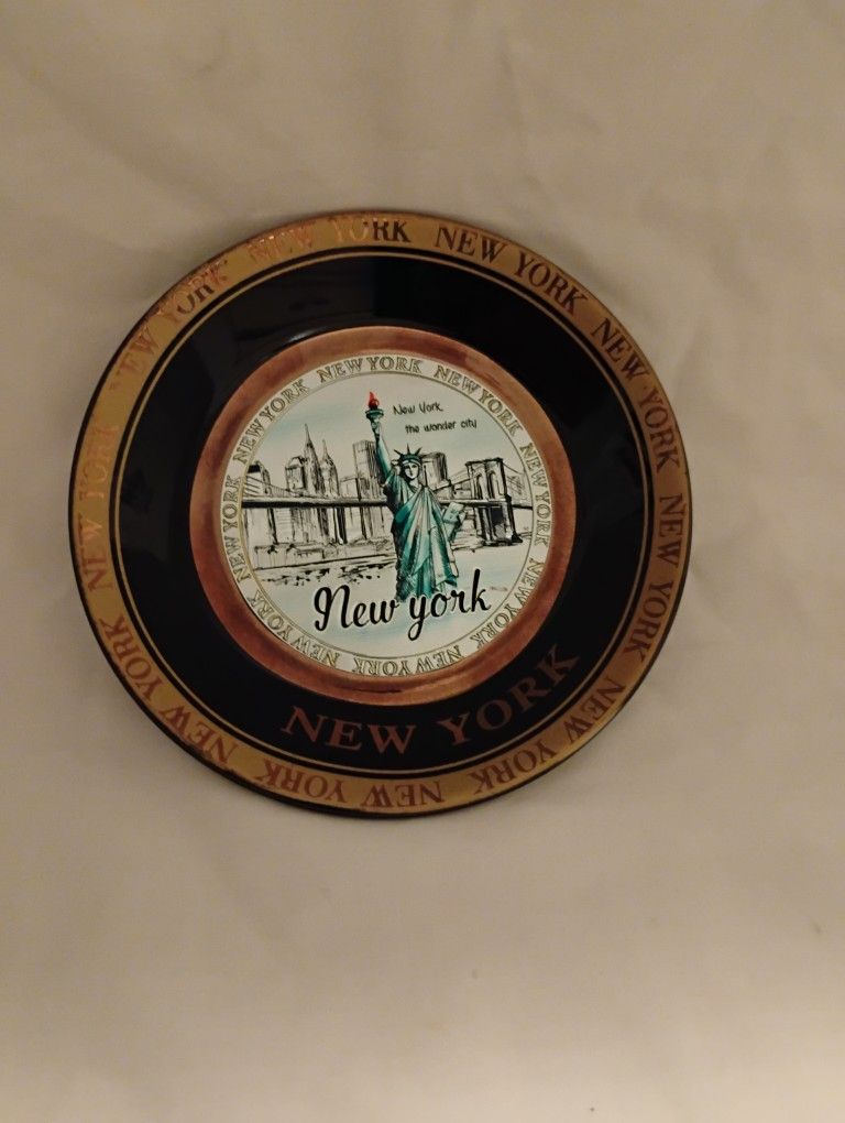 Collectible New York Skyline 6 Plate Wall Decor Glossy Black Gold Trim Vintage