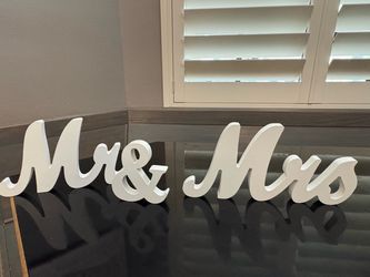 Wooden Mr & Mrs sign