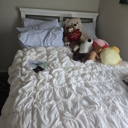 Full bed, mattress, dressor
