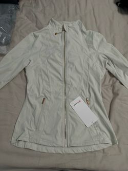 Womens size 6 lululemon R€P$ jacket