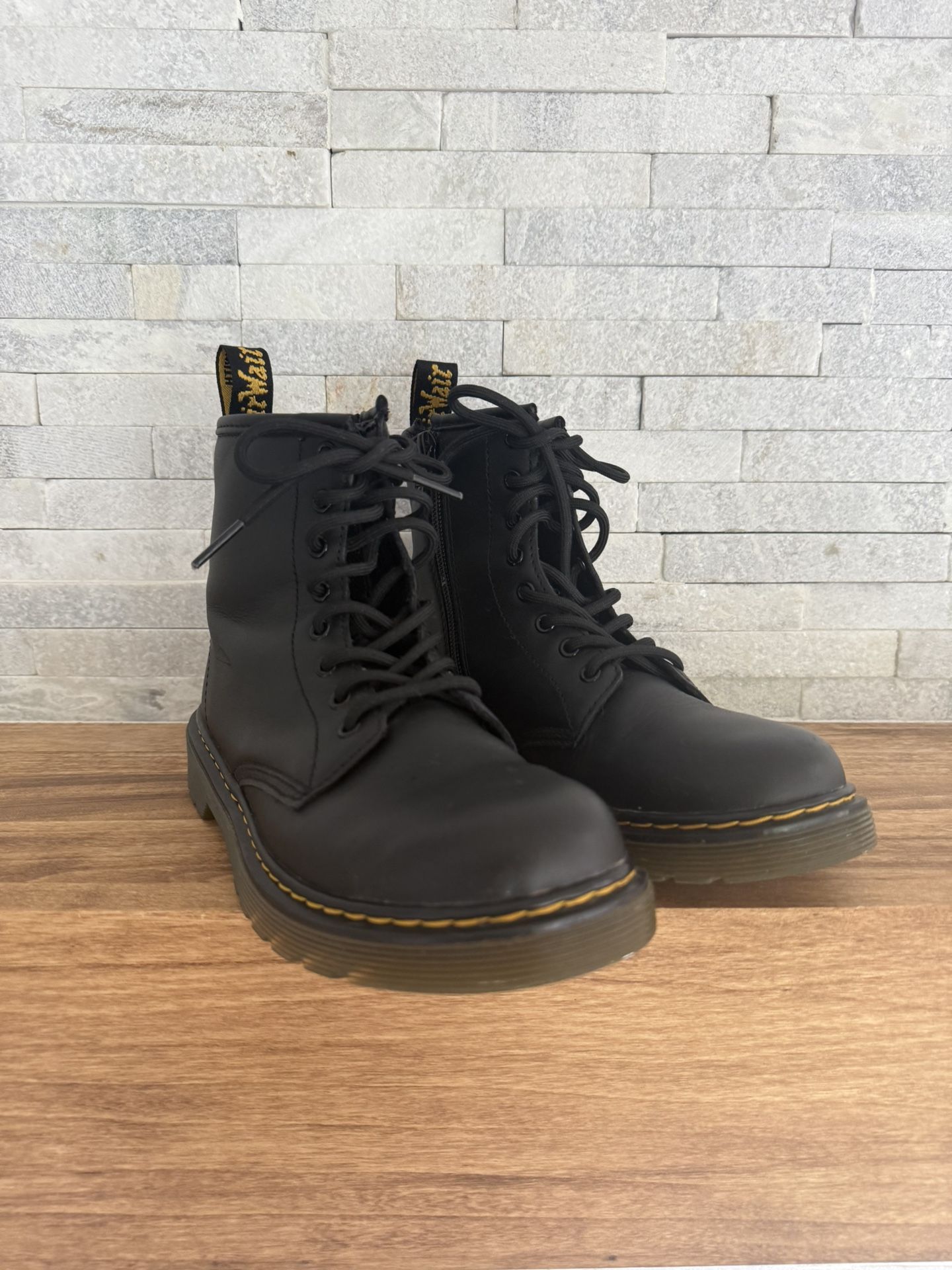 US Youth 3, Authentic Dr Martens